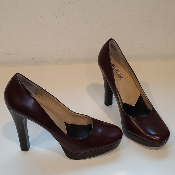 MICHAEL Michael Kors Shoes - 💖 MICHAEL Michael Kors Size 6.5M 💖